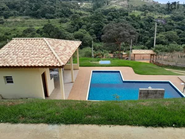 Refúgio pronto para uso a 40/50 min de SP