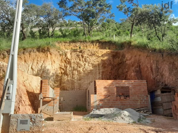 Terreno em Moreiras, Mairinque/SP com construção iniciada