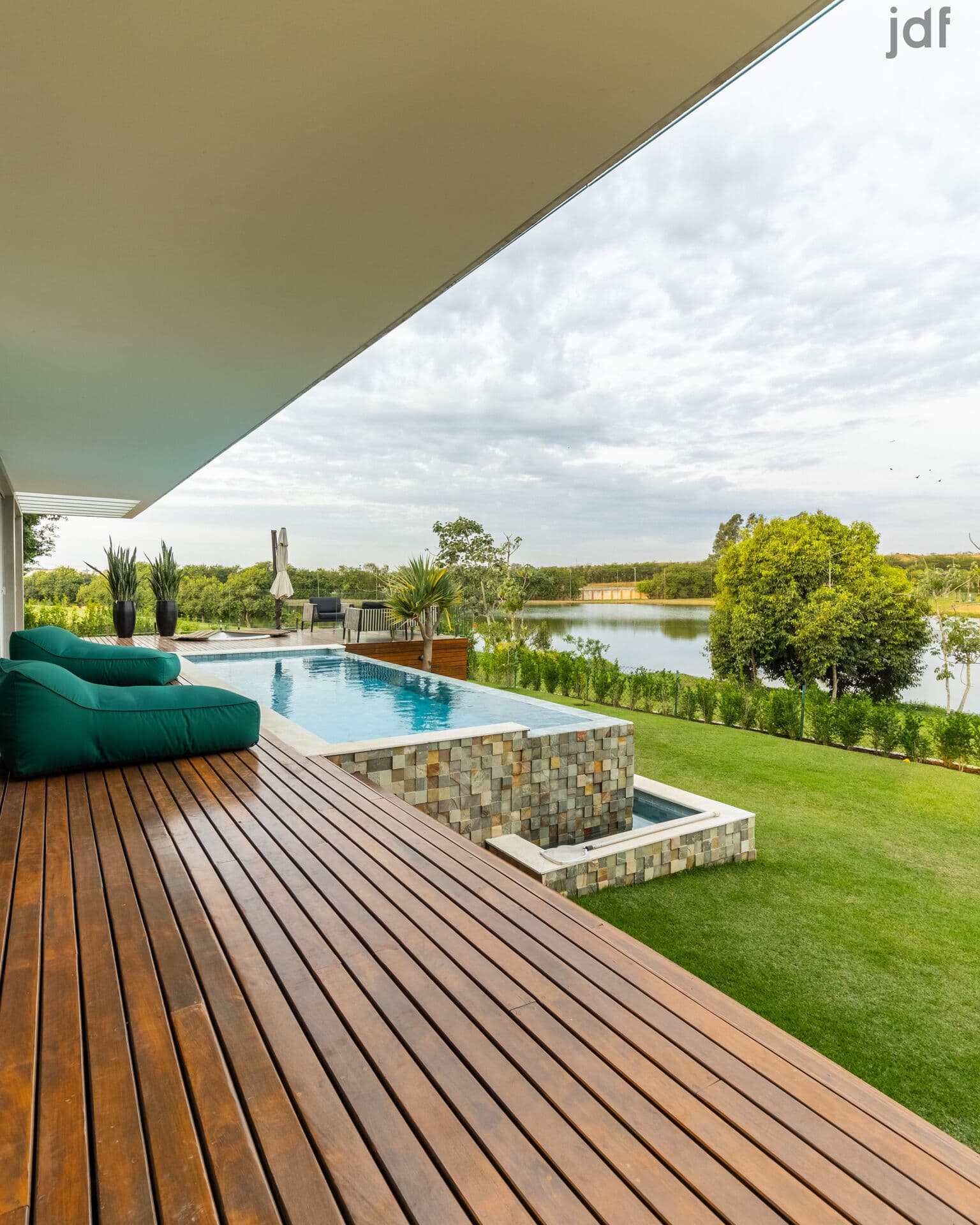 Casa Alto Padrão EXCLUSIVA, VISTA PERMANENTE PARA O LAGO!