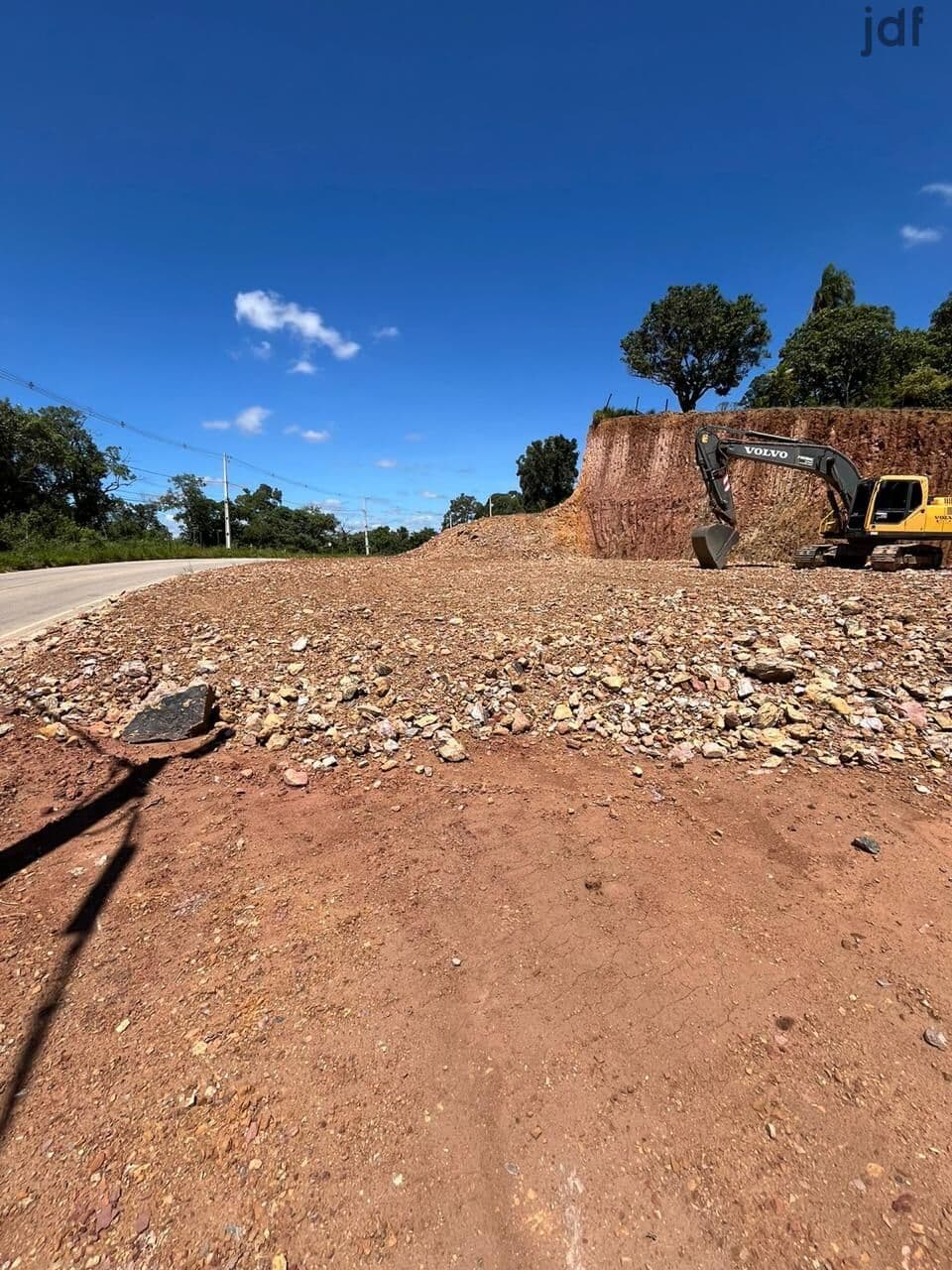 Terreno Comercial/Residencial em Moreiras, Mairinque/SP Frente para a pista !