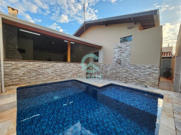 Casa Padrão com ponto comercial