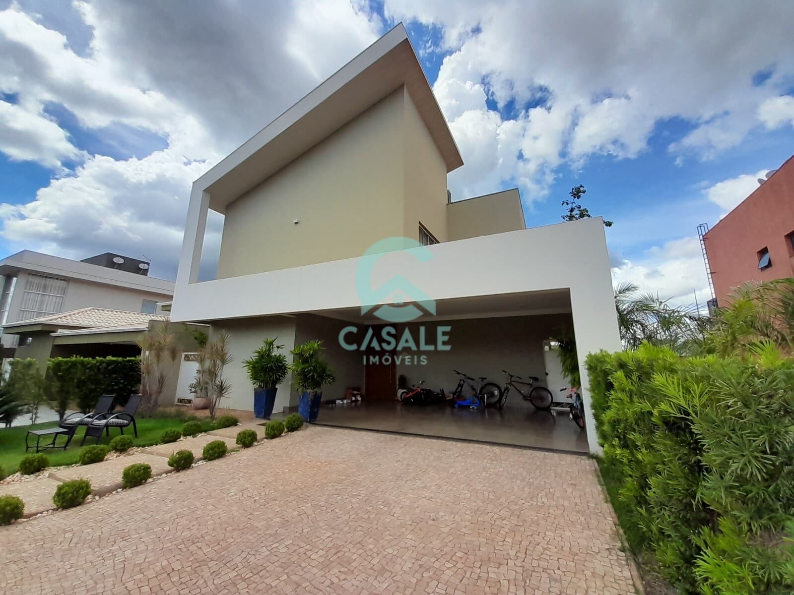 Casa Alto Padrão em Condomínio