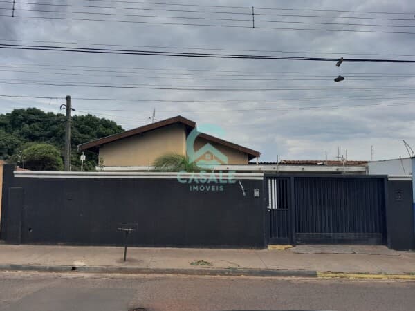 Casa com Edícula