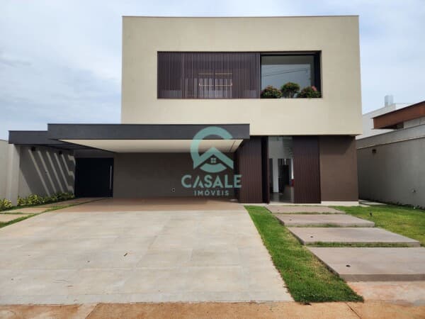 Casa de alto padrão em Condomínio