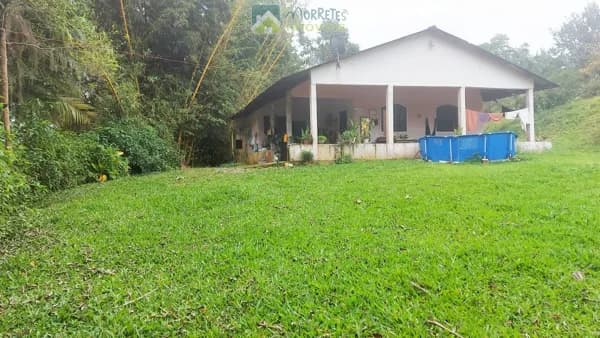 Vendo Chácara no Sambaqui com 1750 metros casa de alvenaria com 144 metros