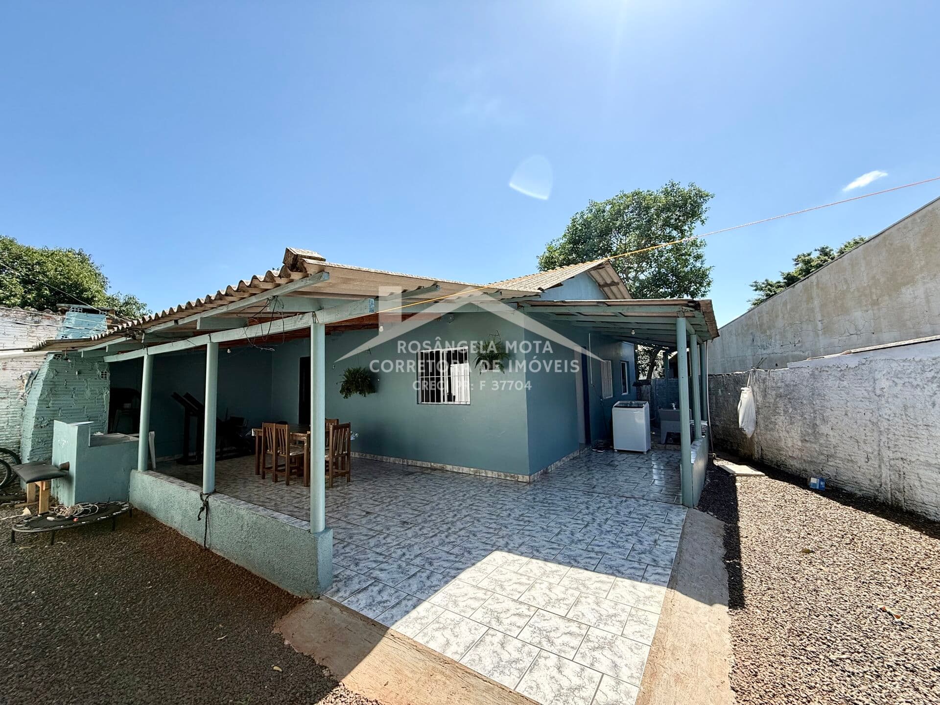 Imóvel com 2 Casas à Venda