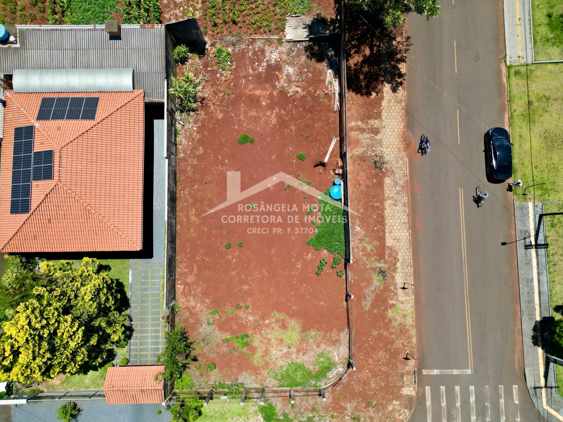 Terreno de Esquina à Venda