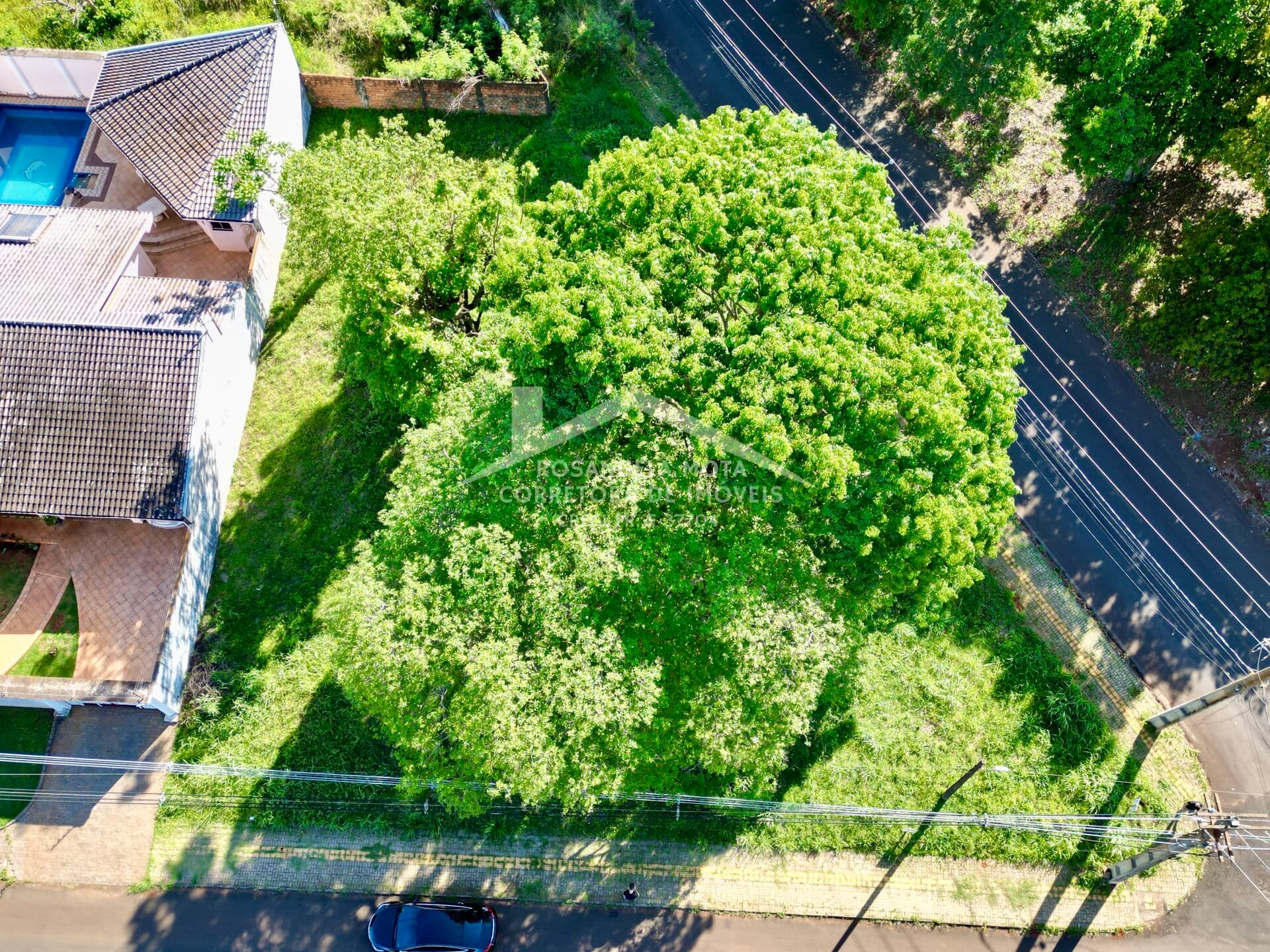 Terreno de Esquina à Venda