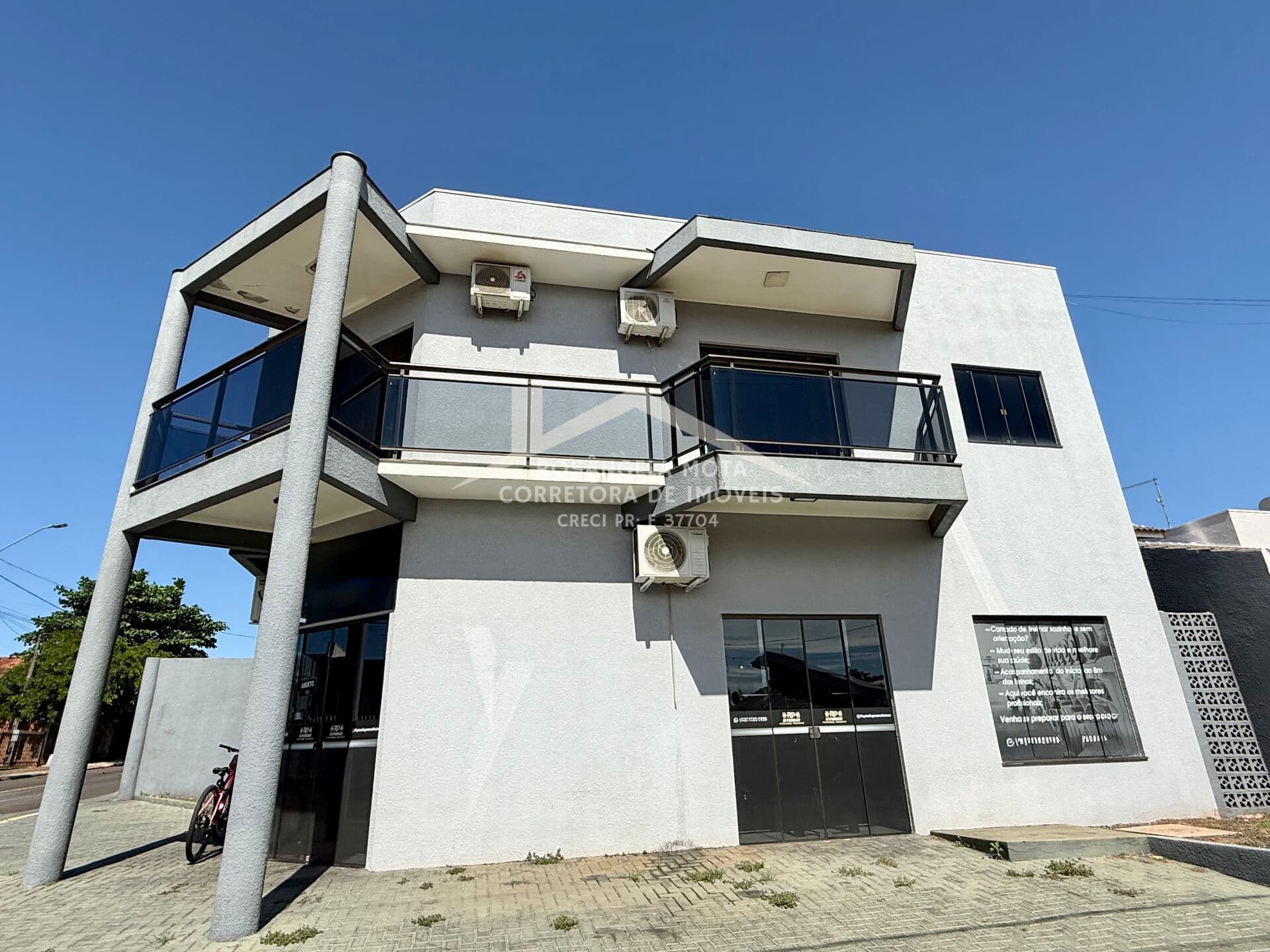 Apartamento com Sala Comercial