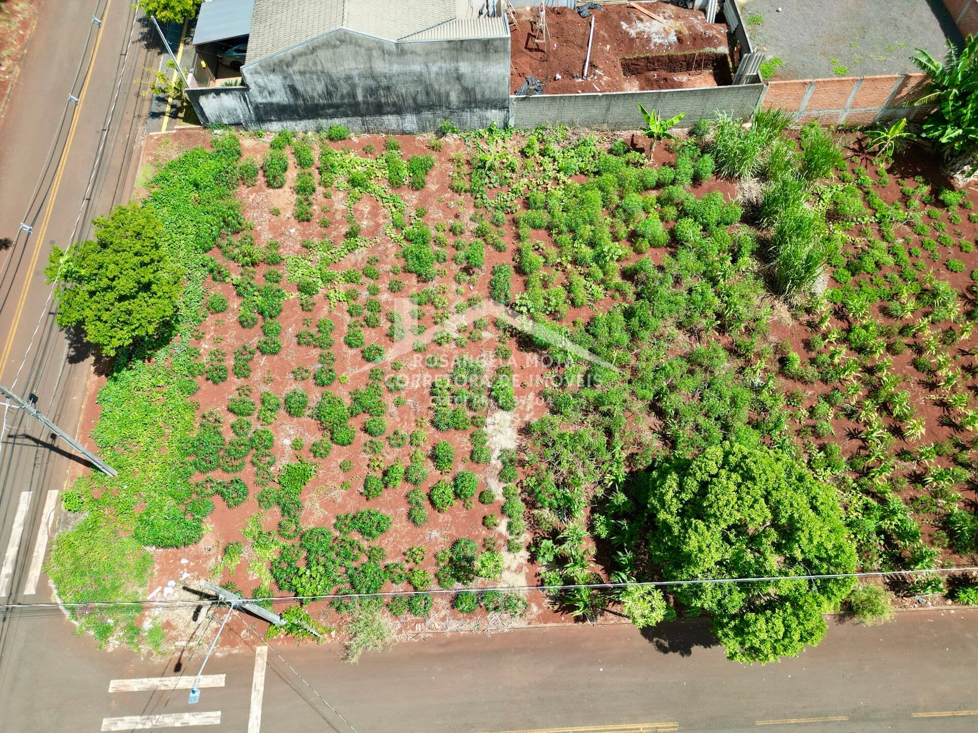 Terreno de Esquina à Venda