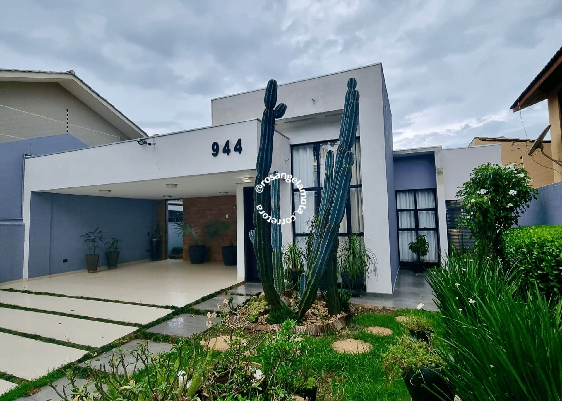 Casa Mobiliada à Venda