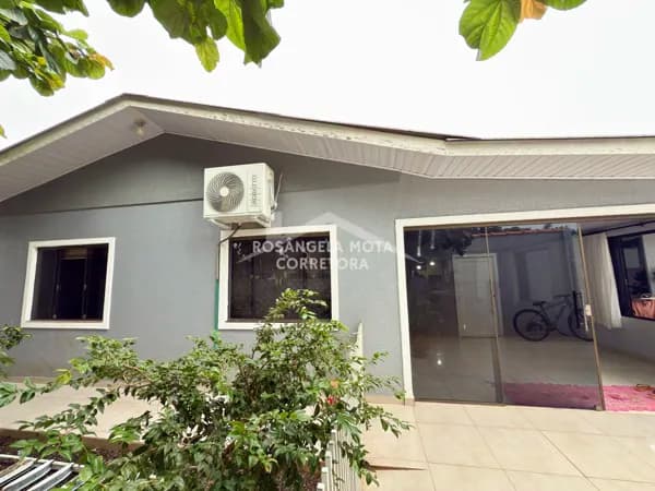 Casa de Esquina à Venda