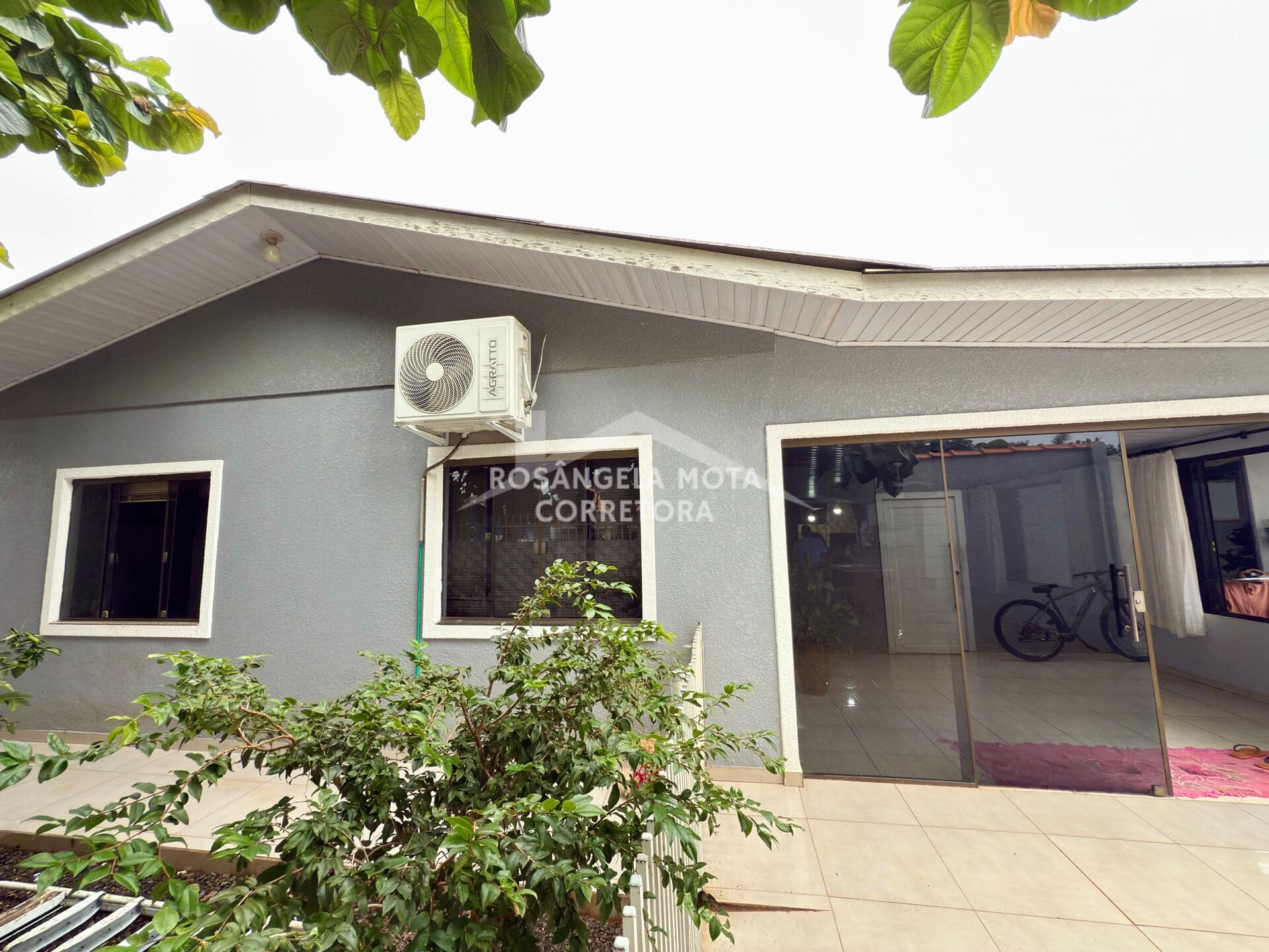 Casa de Esquina à Venda