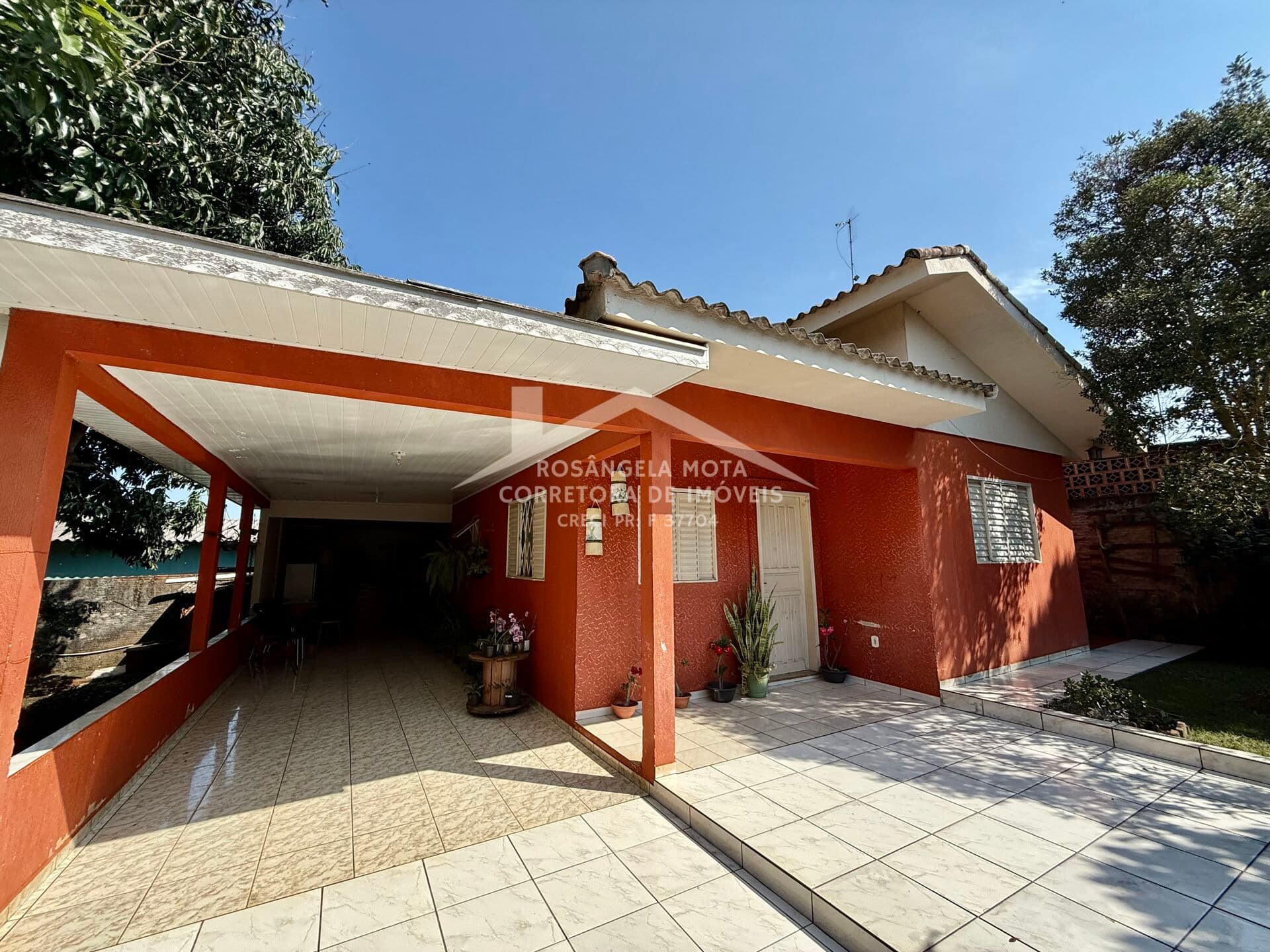 Casa de Esquina à Venda