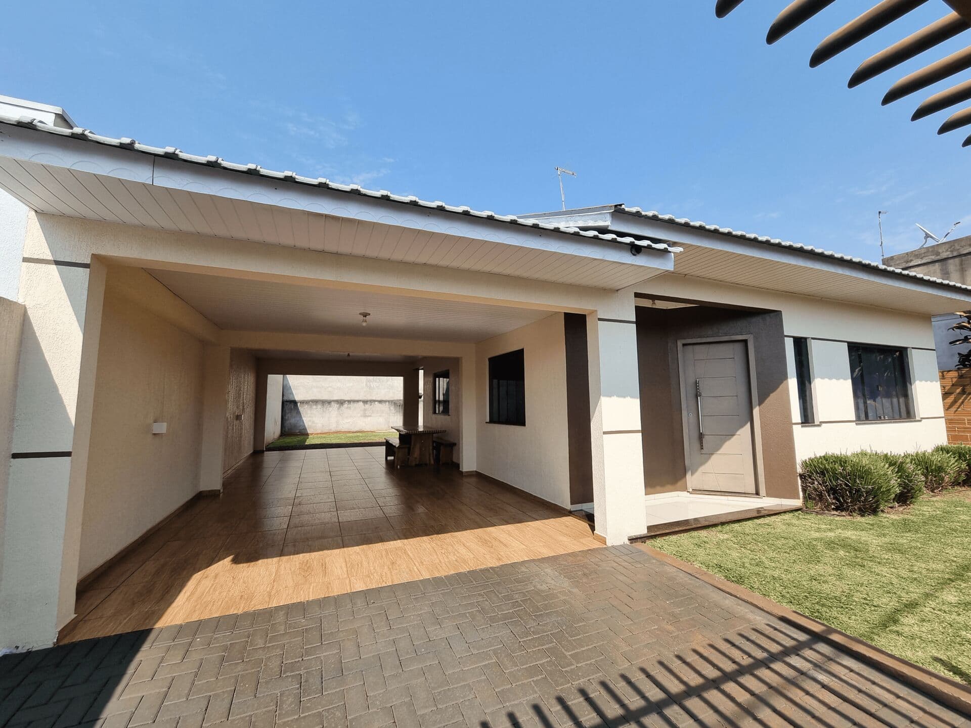 Casa Semimobiliada à Venda