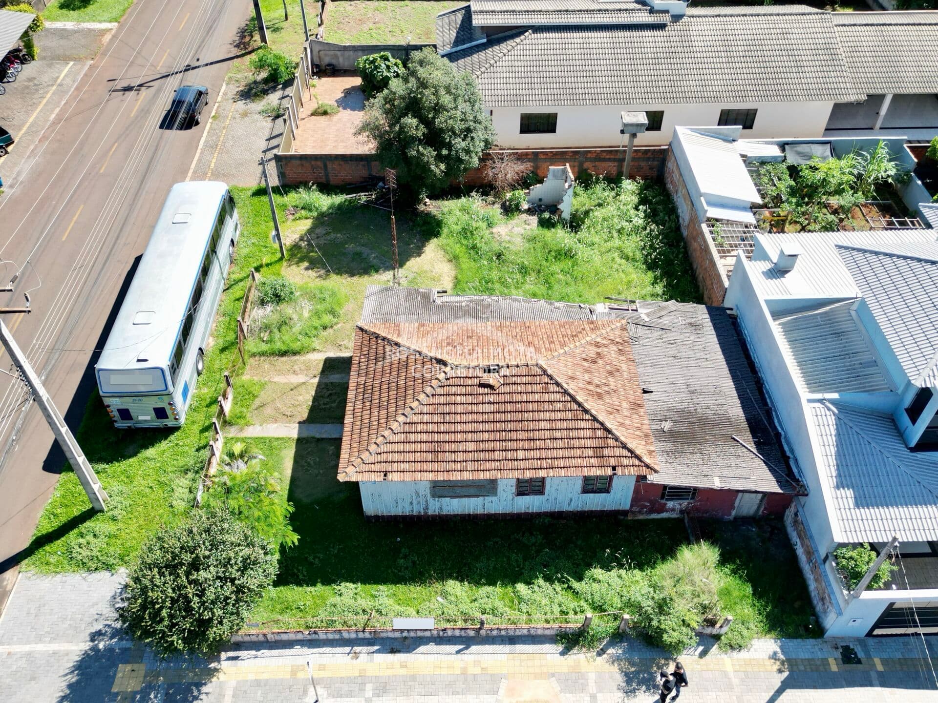 Terreno de Esquina à venda no Centro.
