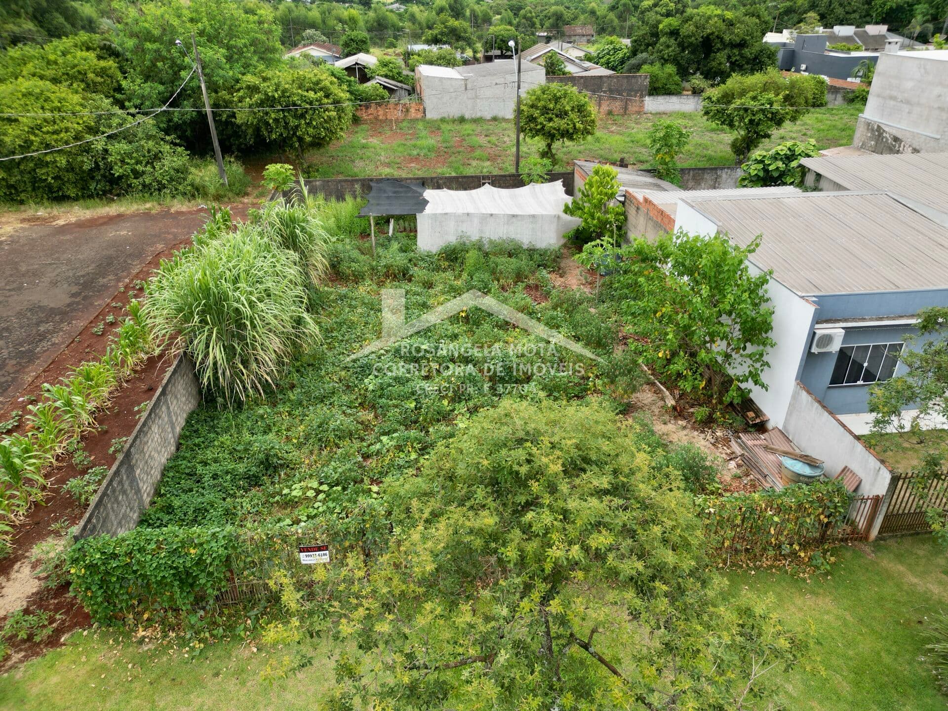 Terreno de Esquina à Venda