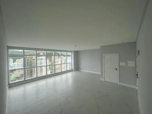 Garagem à venda no bairro Meia Praia em Itapema/SC