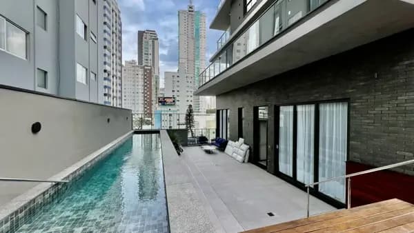 Apartamento à venda no bairro Pioneiros em Balneário Camboriú/SC