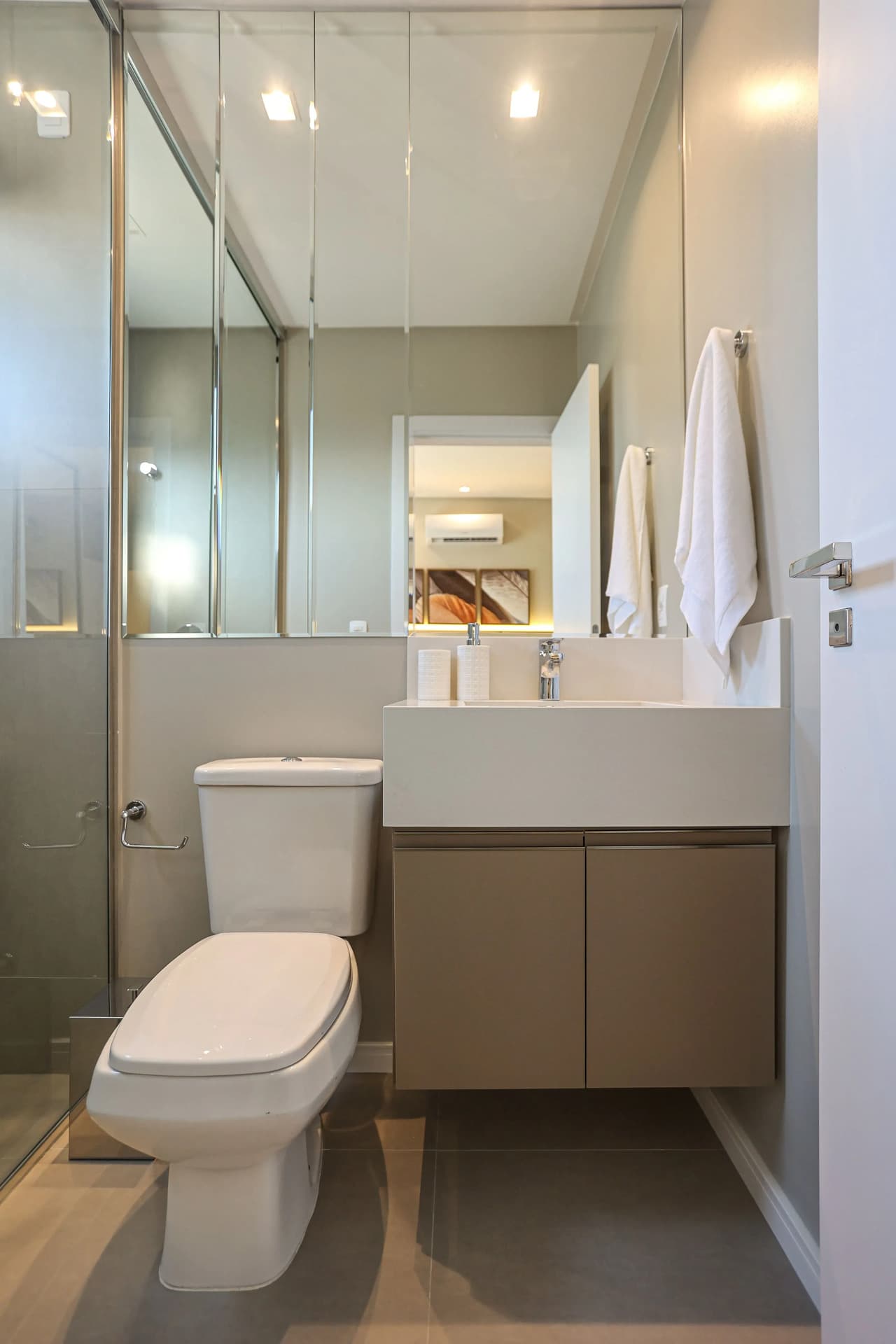Apartamento à venda no bairro Meia Praia em Itapema/SC