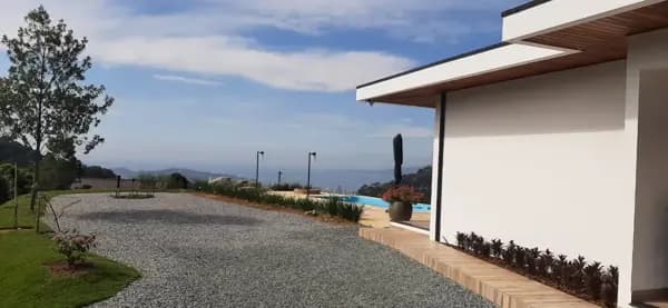 Casa à venda no bairro Bairro Areal em Itapema/SC