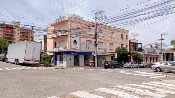 Dois andares em prédio de esquina no Centro de Santa Cruz do Sul para venda
