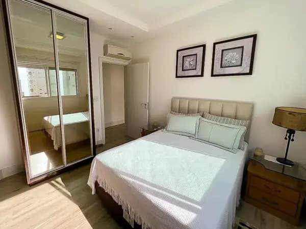 Apartamento à venda no bairro Meia Praia em Itapema/SC