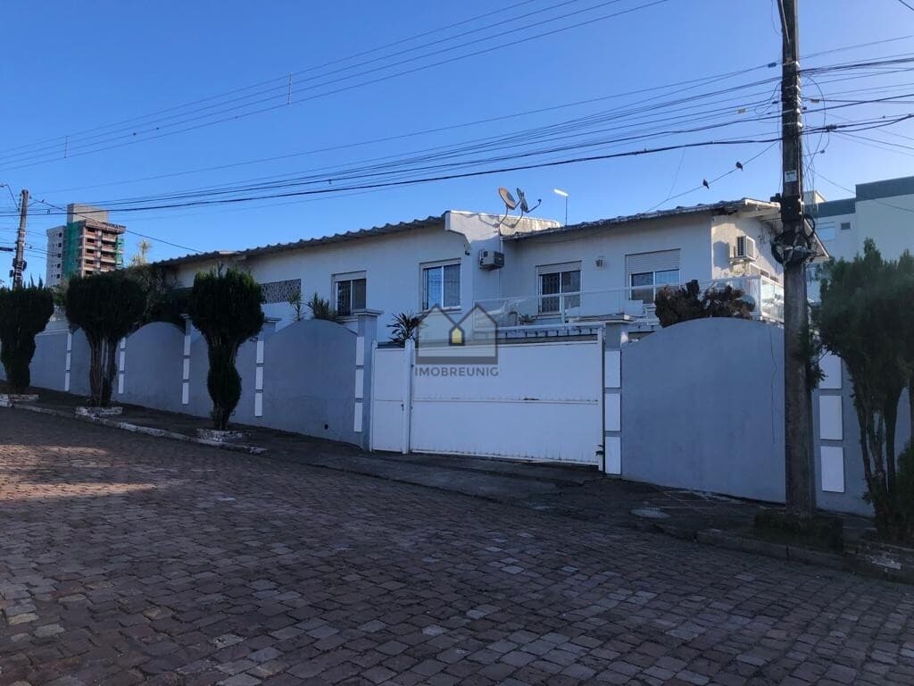 Casa com 4 dormitórios no Goiás