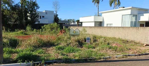 Terreno planos, com 14m de frente, no Bairro Country