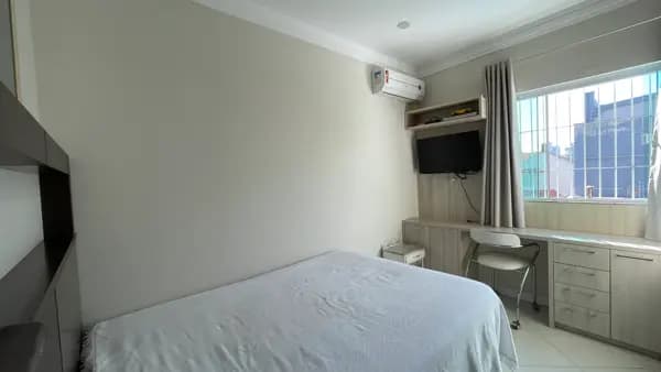Casa à venda no bairro Praia dos Amores em Balneário Camboriú/SC
