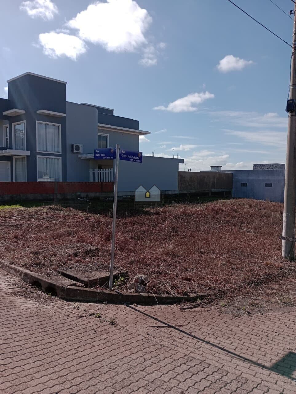 Terreno de esquina em Vera Cruz