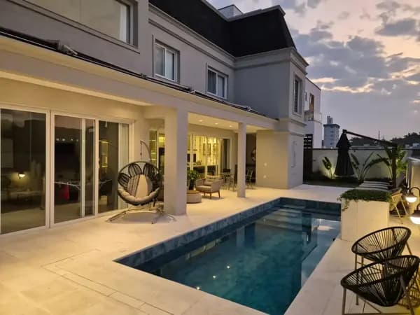Casa à venda no bairro Centro em Camboriú/SC