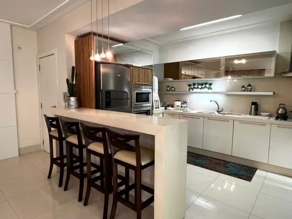 Apartamento à venda no bairro Meia Praia em Itapema/SC