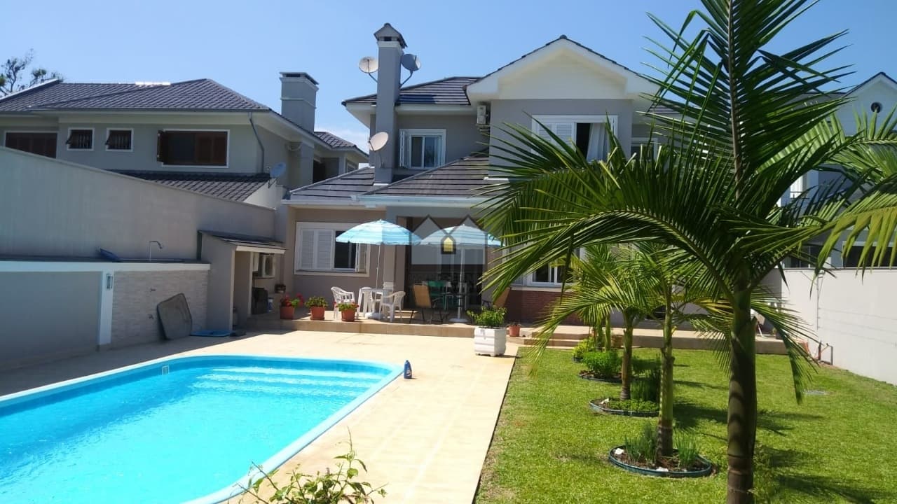 Casa Alto Padrão no Loteamento Hortênsias - Bairro Jardim Europa