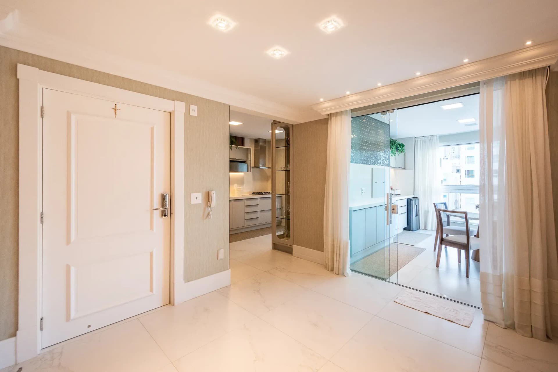 Apartamento à venda no bairro Meia Praia em Itapema/SC