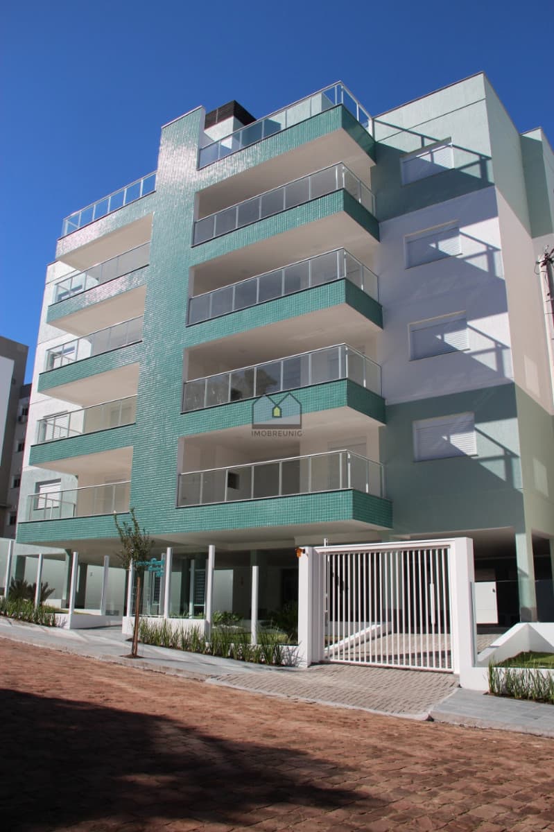 Cobertura com 3 dormitórios mobiliada no Santo Inácio