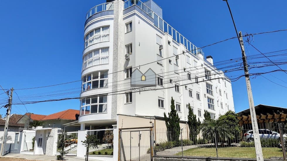 Apartamento com 3 dormitórios (1 suíte) e 3 vagas de garagem