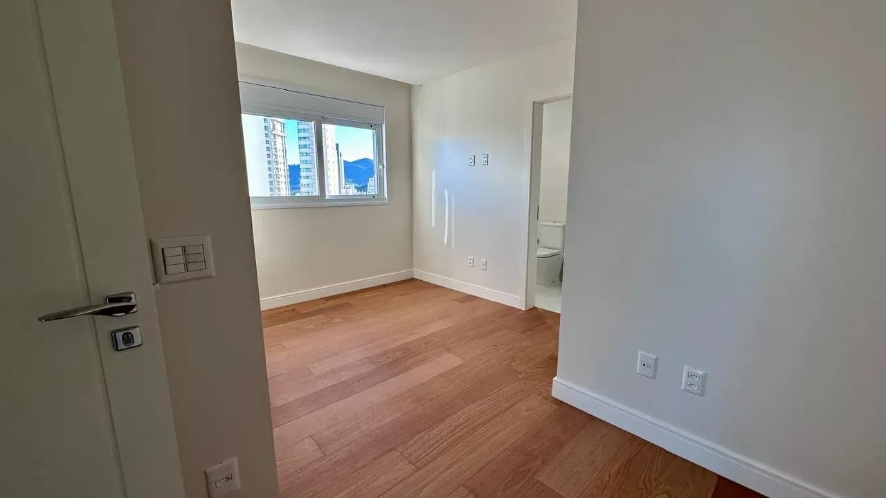 Apartamento à venda no bairro Pioneiros em Balneário Camboriú/SC