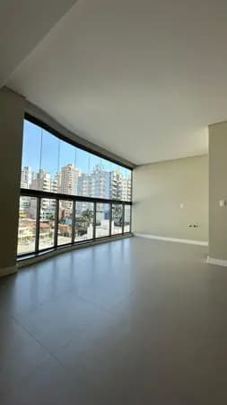 Apartamento à venda no bairro Meia Praia em Itapema/SC