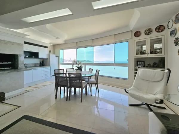 Apartamento à venda no bairro Centro em Balneário Camboriú/SC
