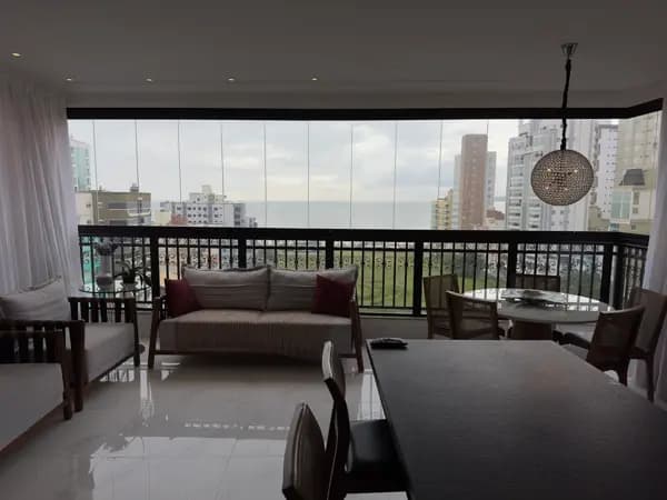 Apartamento à venda no bairro Meia Praia em Itapema/SC