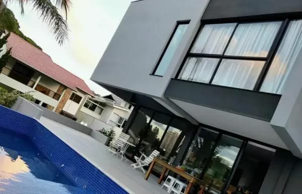 Casa à venda no bairro Ariribá em Balneário Camboriú/SC