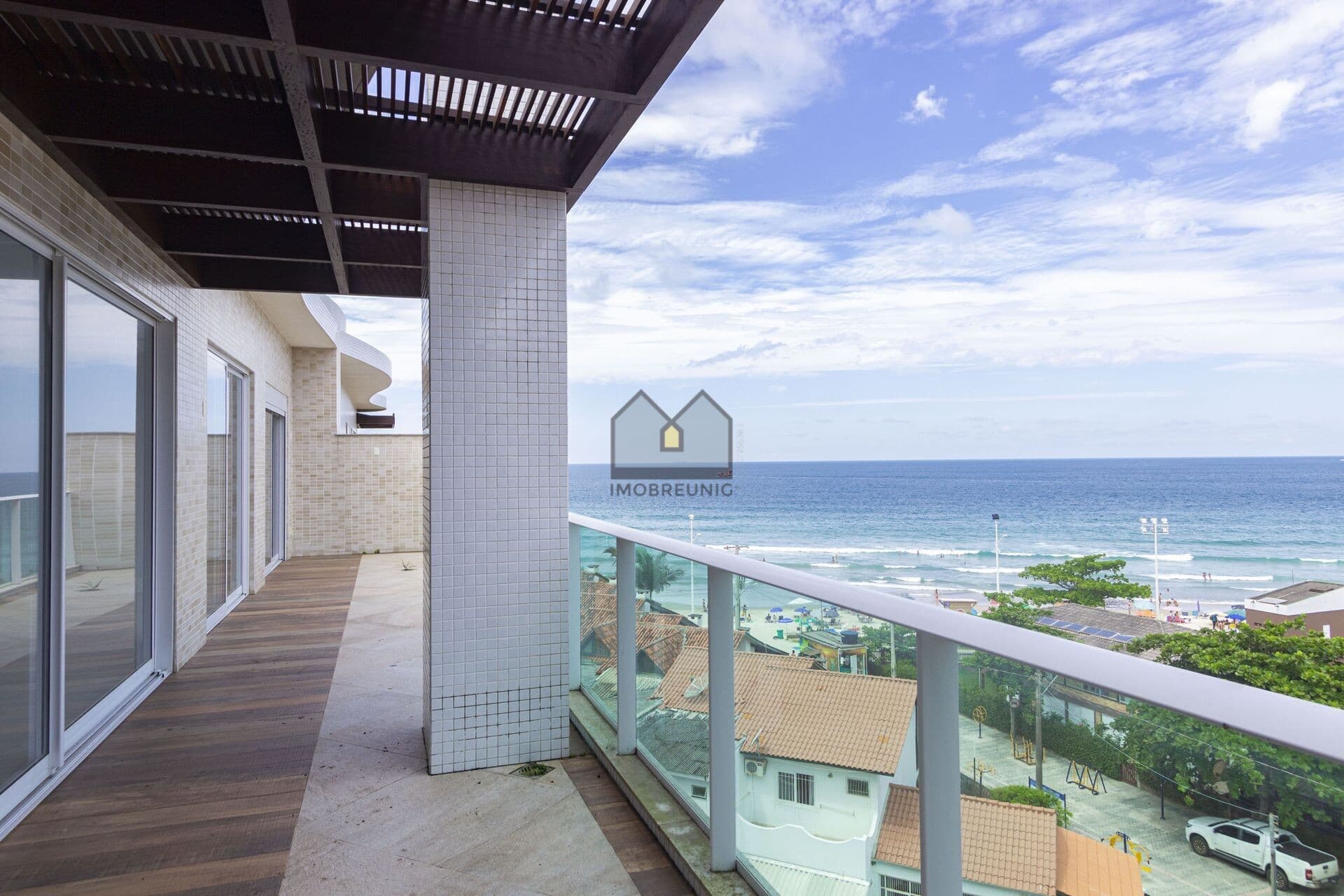 Apartamento Alto Padrão em condomínio de frente para o mar!
