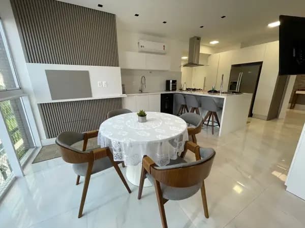 Apartamento à venda no bairro Meia Praia em Itapema/SC