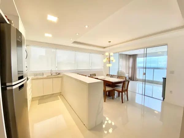Apartamento à venda no bairro Meia Praia em Itapema/SC