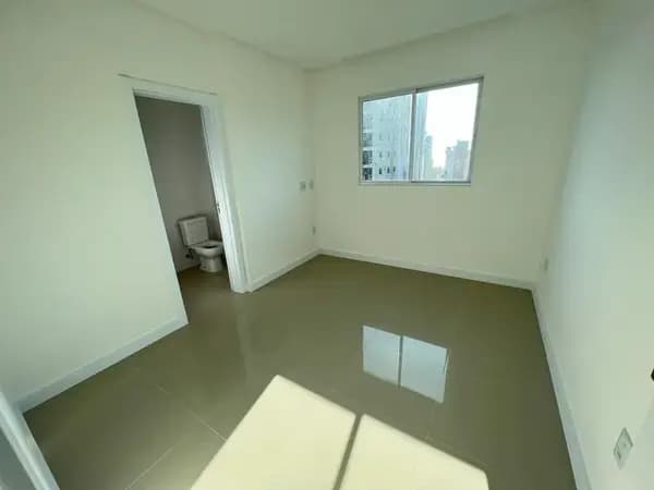 Apartamento à venda no bairro Meia Praia em Itapema/SC
