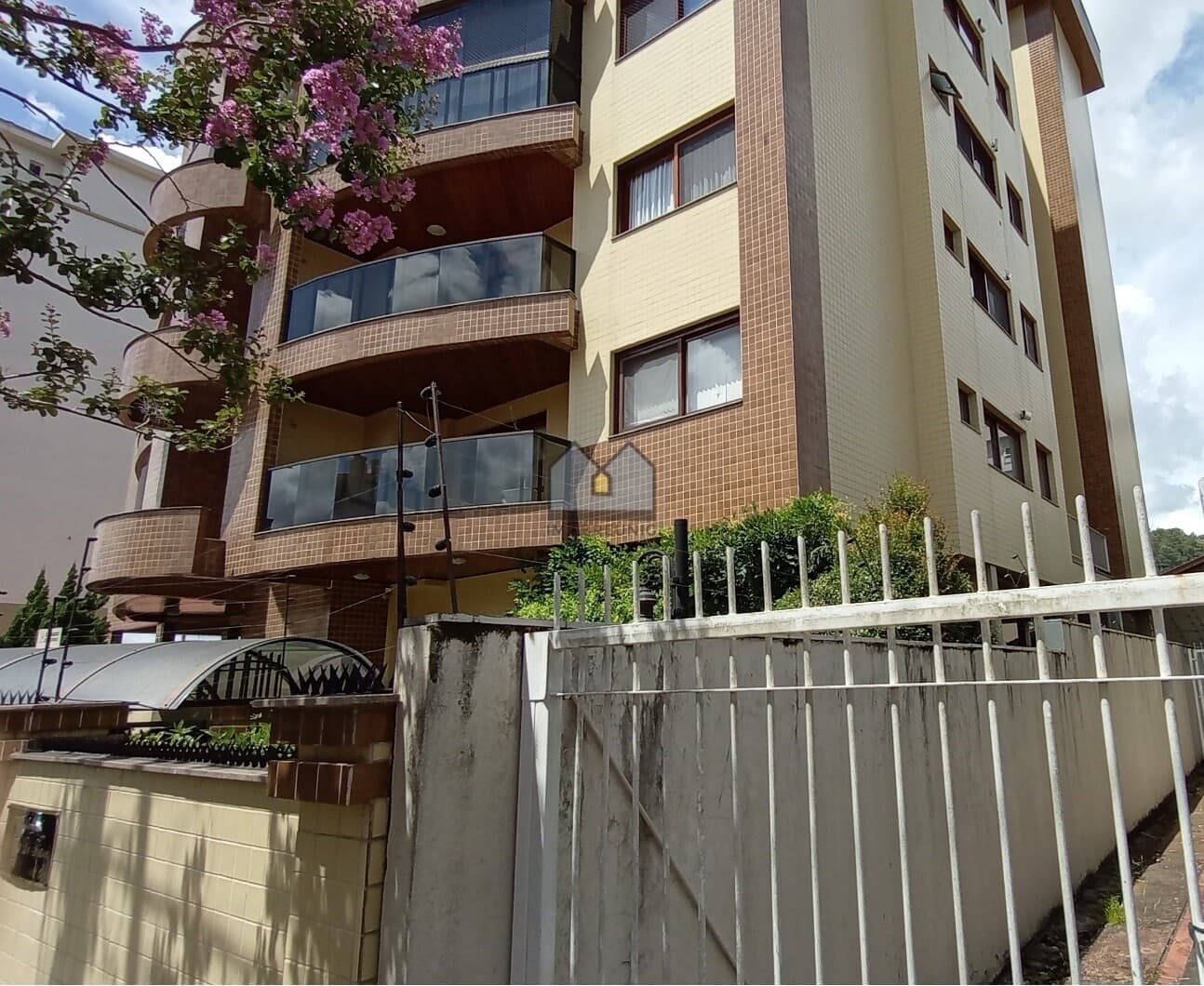 Apartamento com 3 dormitórios (1 suíte) no Centro