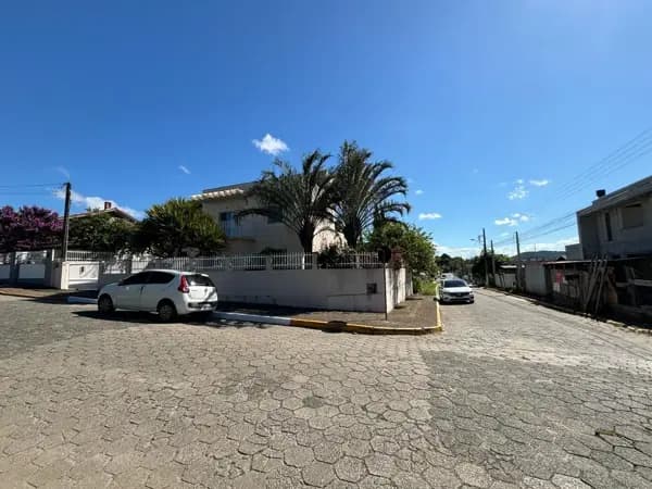 Casa à venda no bairro Centro em Balneário Piçarras/SC