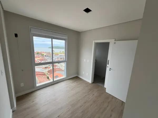 Apartamento à venda no bairro Centro em Balneário Piçarras/SC