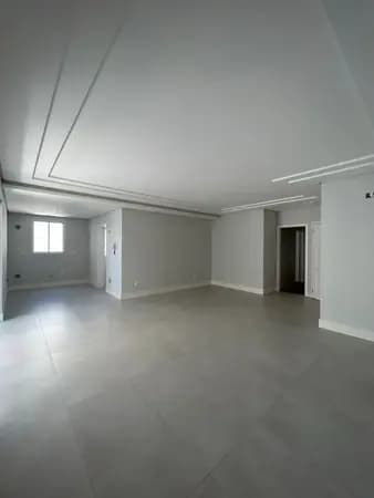 Apartamento à venda no bairro Meia Praia em Itapema/SC